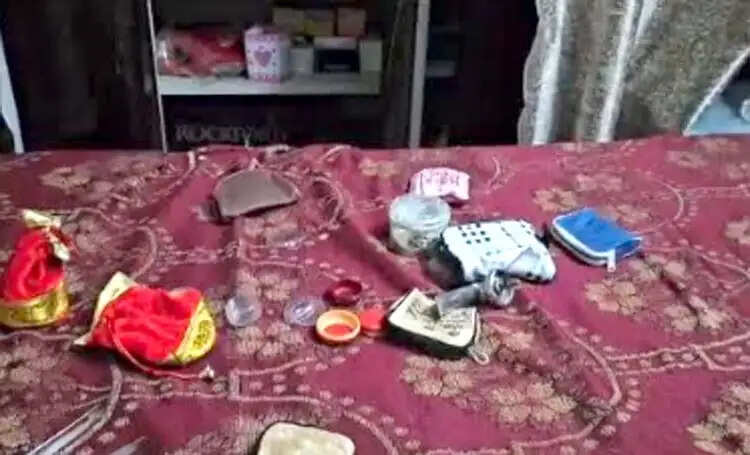 फौजी के घर आधी रात में 28 लाख की चोरी, 90 हजार नकदी भी ले उड़े चोर