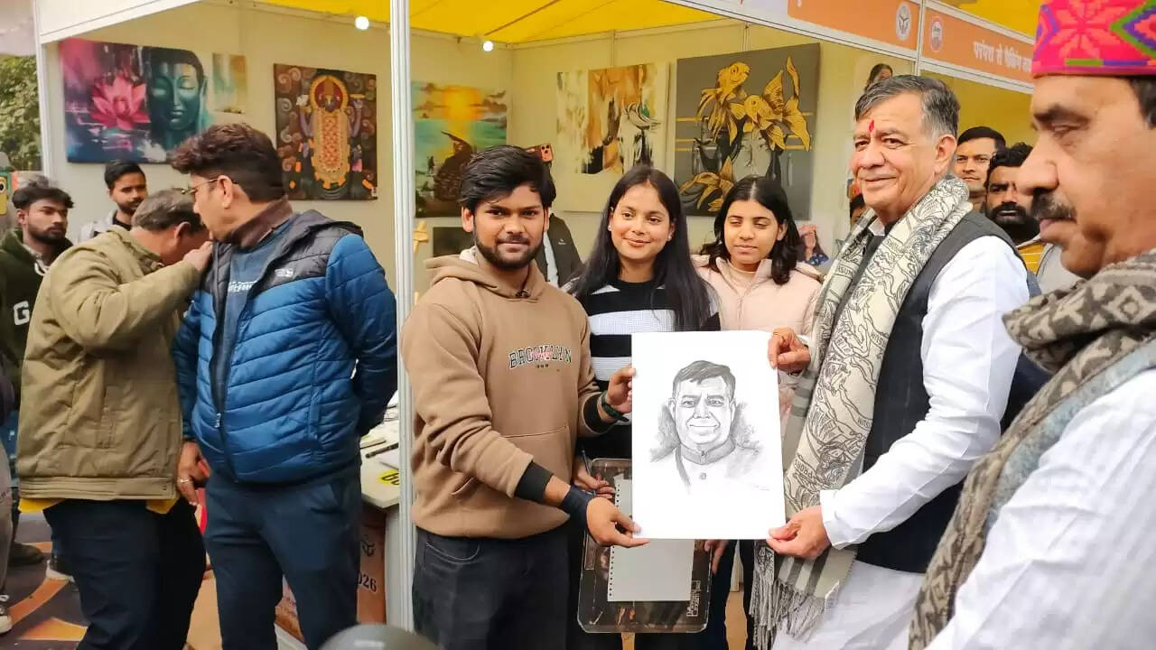 सरस मेला में छत्रपति शाहू जी महाराज विश्वविद्यालय के फाइन आर्ट्स के विद्यार्थियों ने बिखेरा कला का रंग