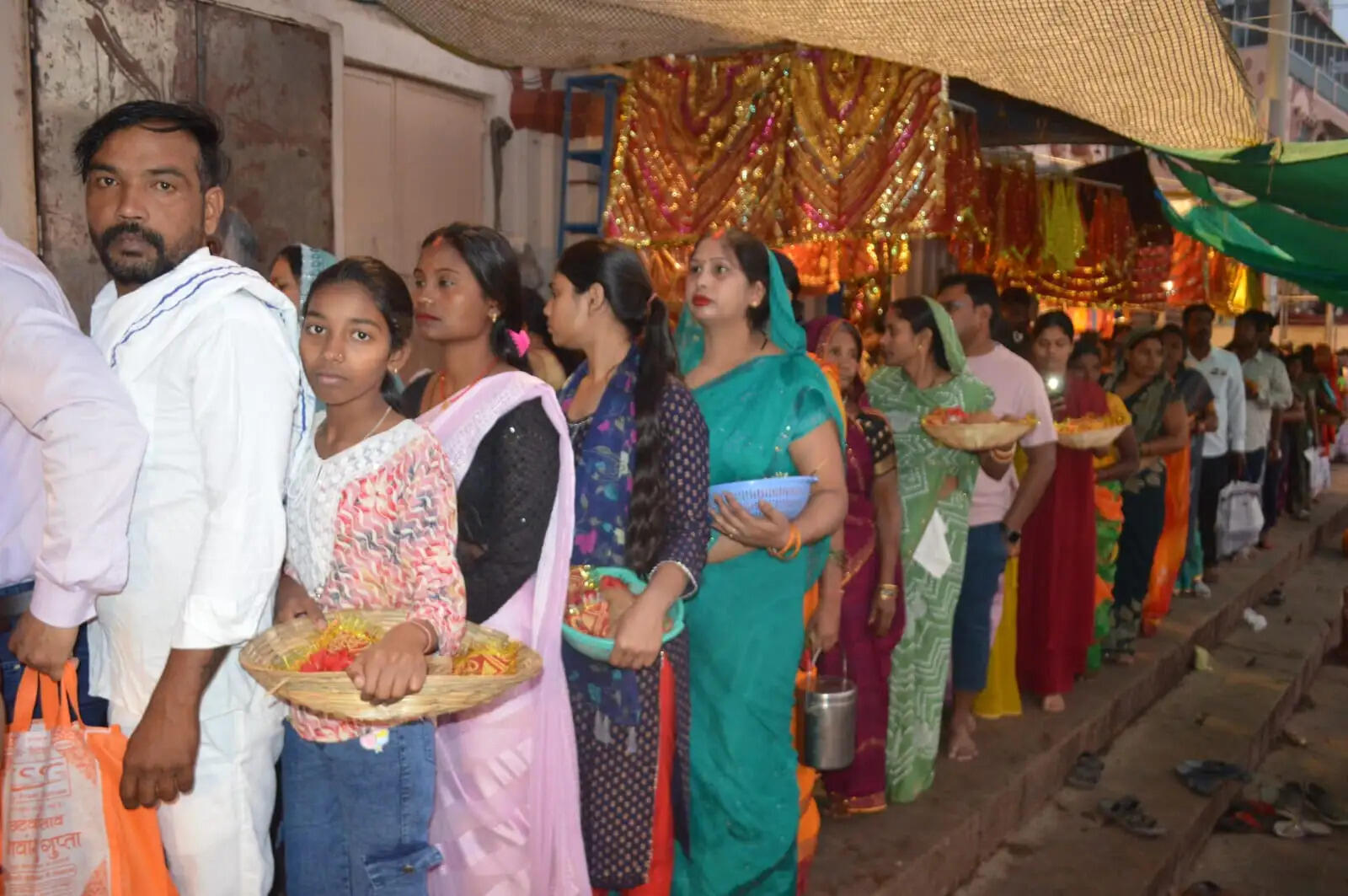 चैत्र नवरात्र के नौंवे व अन्तिम दिन मां सिद्धिदात्री और महालक्ष्मी गौरी के दरबार में श्रद्धालुओं का लगा तांता