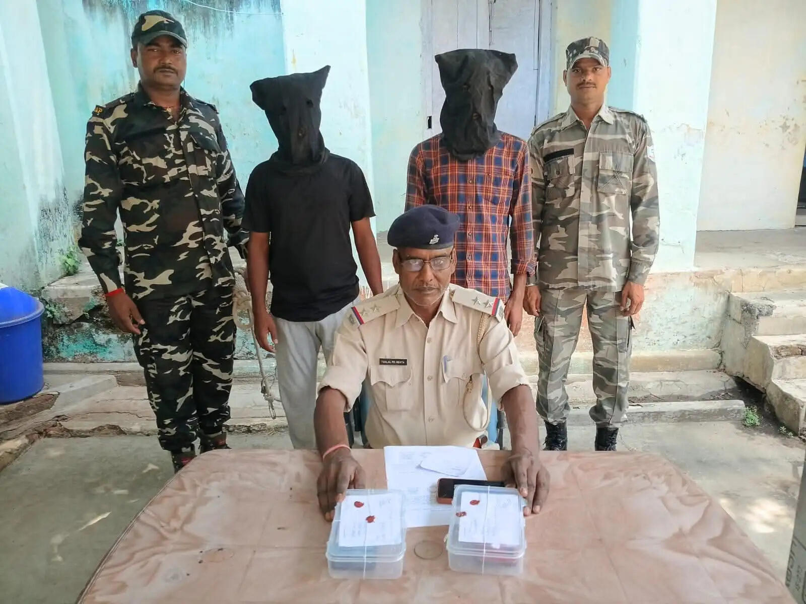 पुलिस ने दो साइबर अपराधियों को किया गिरफ्तार
