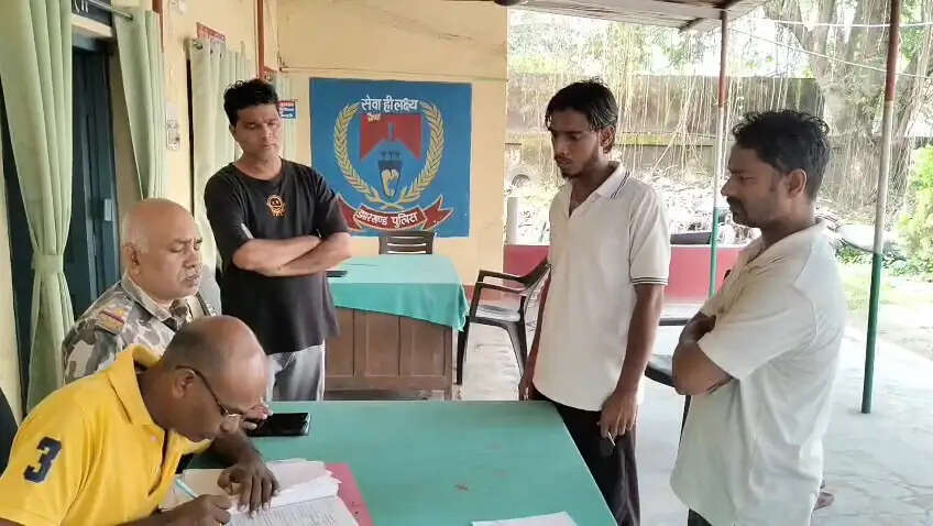 खेत से युवक का शव बरामद, हत्या की आशंका