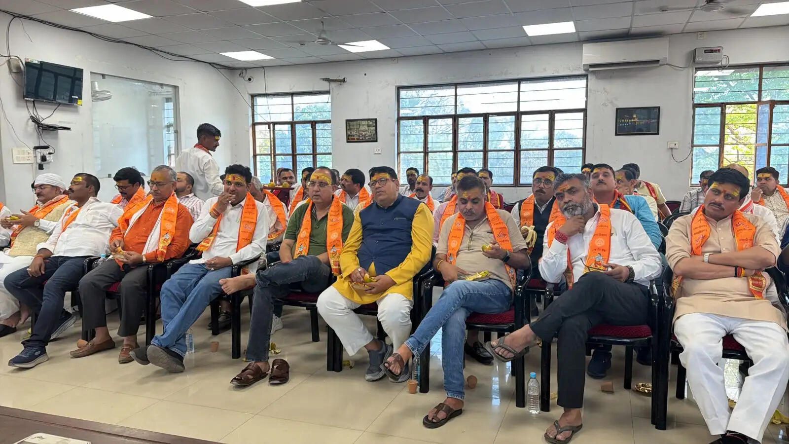 कौटिल्य परिषद की चिंतन बैठक एवं फलाहार कार्यक्रम संपन्न