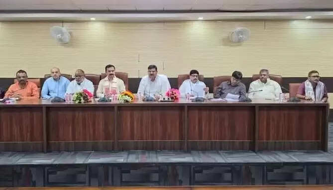 वाराणसी में प्रस्तावित नारी शक्ति वंदन सम्मेलन को लेकर प्रदेश महामंत्री संगठन धर्मपाल ने की बैठक