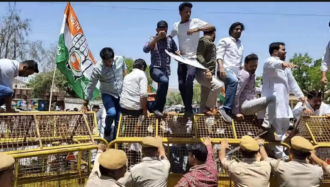 स्मार्ट सिटी कार्य में भ्रष्टाचार के विरोध में यूथ कांग्रेस ने किया कलेक्ट्रेट पर प्रदर्शन