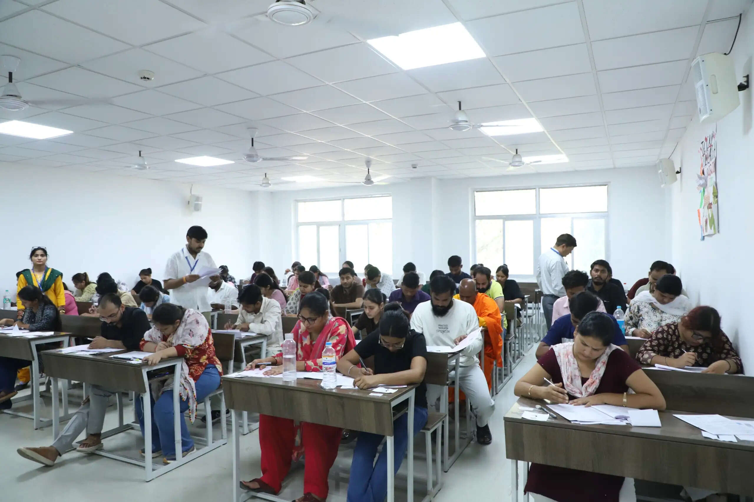 कानपुर में सीसीटीवी की निगरानी में संपन्न हुई बीएड प्रवेश परीक्षा, 957 अभ्यर्थियों ने छोड़ दी परीक्षा