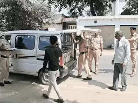 सोनीपत पुलिस ने उत्तर प्रदेश से आ रही गाड़ी से पकड़े 11 लाख