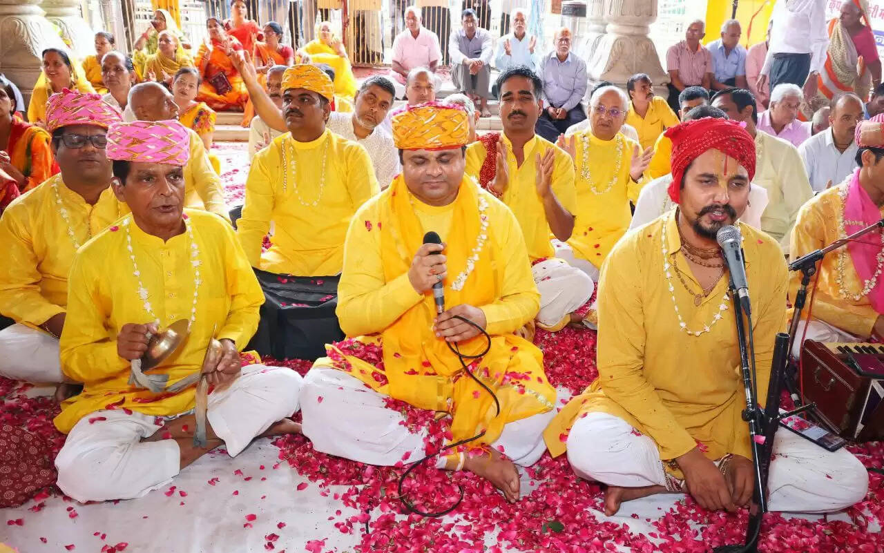 कृष्ण जन्माष्टमी स्पेशल: बांके बिहारी की छटा को निहारने को आतुर शहरवासी ,गोविंददेवजी मंदिर में तैयारियां जोरो-शोरो पर