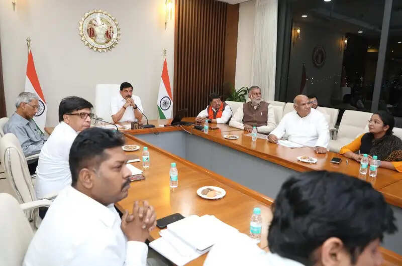 भोपाल-इंदौर मेट्रोपॉलिटन एरिया से जुड़ी सभी कार्यवाही समय-सीमा में हो पूरी : मुख्यमंत्री डॉ. यादव