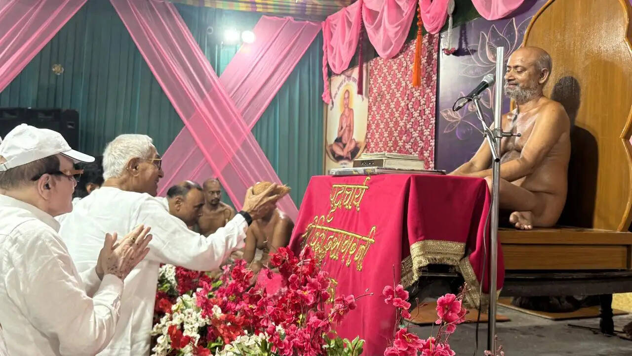 मुरादाबाद में आचार्य श्री 108 विशुद्ध सागर जी महाराज ससंघ का मंगल प्रवेश