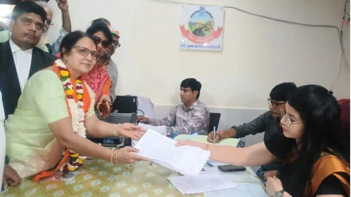 नामांकन के आखिरी दिन भाजपा-कांग्रेस में भागदौड़: बागियों ने भी ठोकी ताल