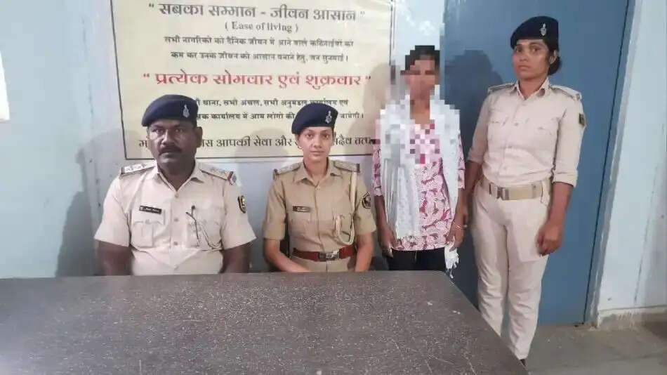 पटना से नाबालिग छात्रा को लेकर फरार ट्यूशन टीचर रक्सौल बार्डर से गिरफ्तार