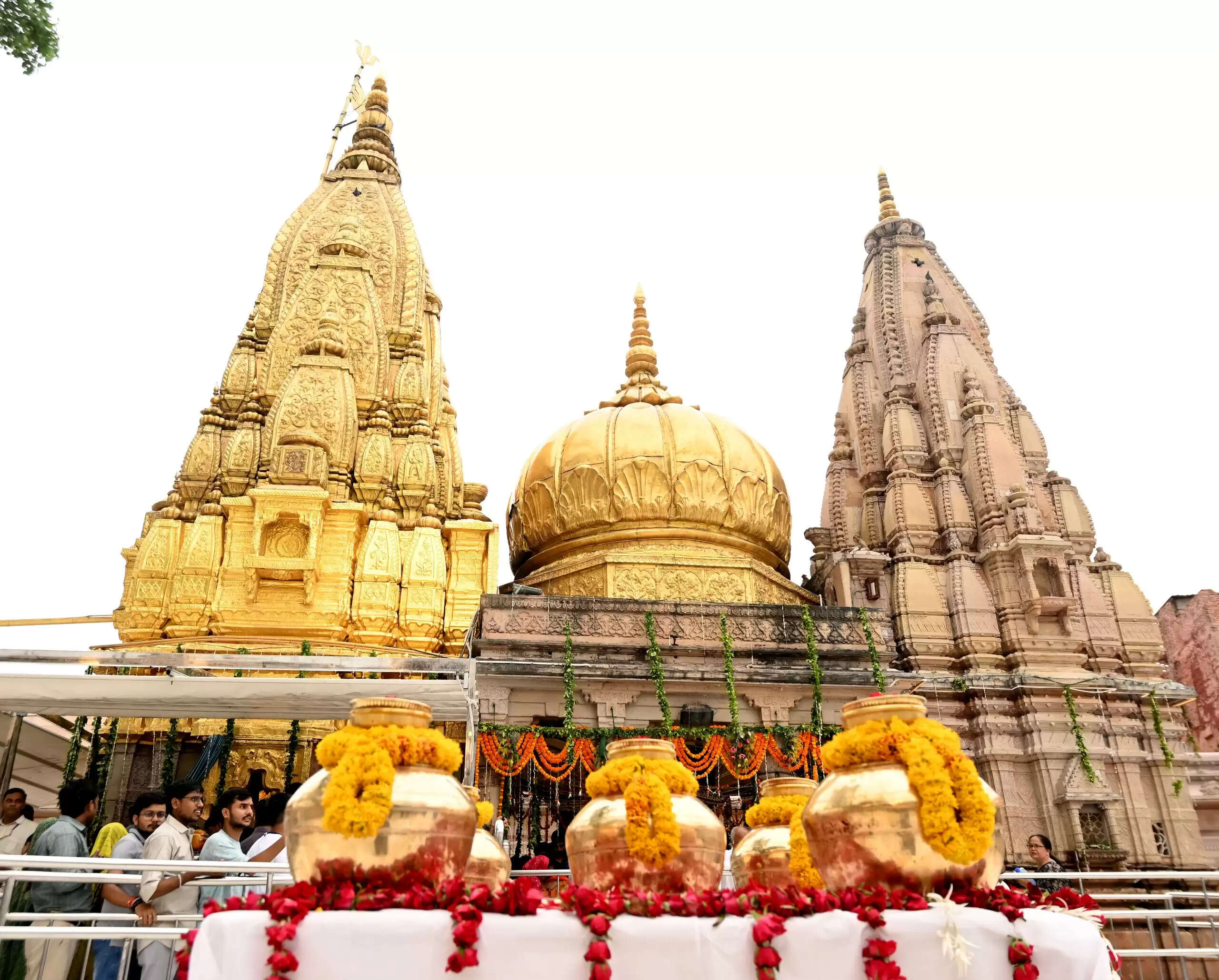 श्री काशी विश्वनाथ ज्योतिर्लिंग एवं श्री रामेश्वरम ज्योतिर्लिंग के मध्य पवित्र तीर्थ जल का पारस्परिक आदान-प्रदान,सीएम योगी ने पवित्र जल सौंपा