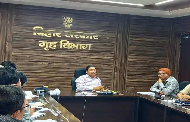बिहार के सभी थानों में 30 दिनों के भीतर वीडियो कॉन्फ्रेंसिंग की सुविधा शुरू करने का निर्देश