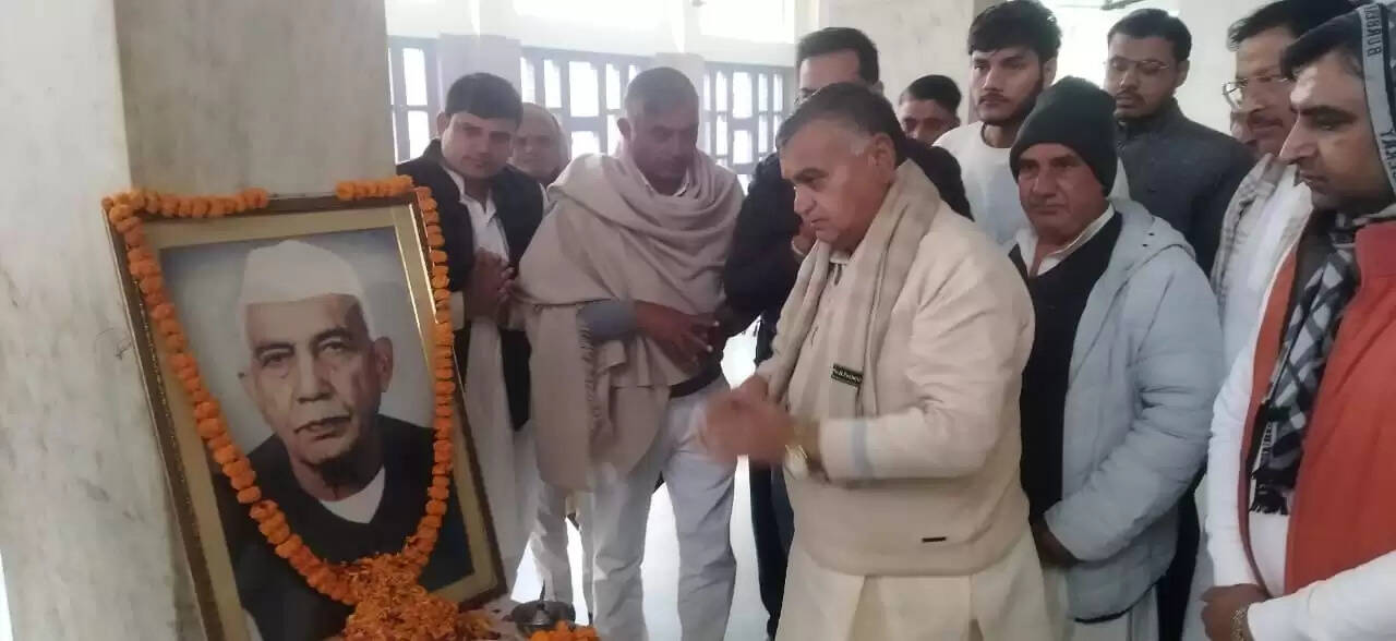 जींद : पूर्व प्रधानमंत्री चौधरी चरण सिंह स्वयं में एक संस्था थे : सांसद ब्रह्मचारी