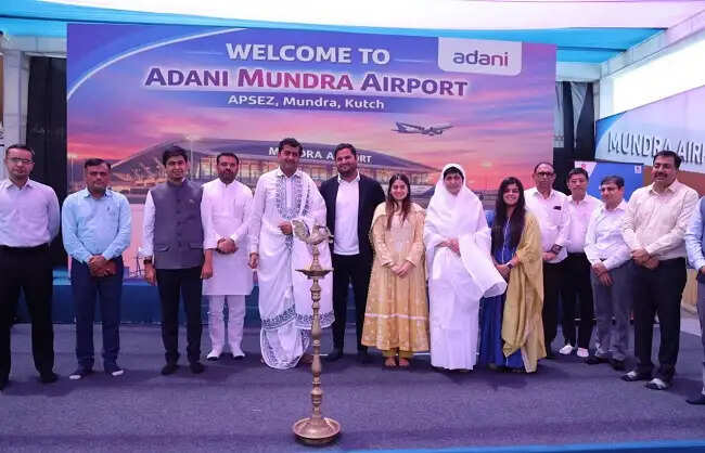 अडाणी मुंद्रा एयरपोर्ट पर कमर्शियल उड़ान शुरू, कच्छ को मुंबई और गोवा से जोड़ा