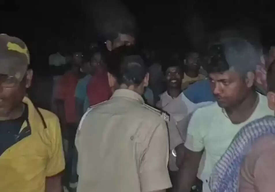 एनएच 327 पर भीषण सड़क हादसा ,दो युवकों की मौत, एक गंभीर