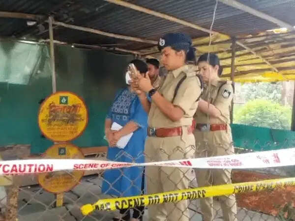 इंदौर के&nbsp;बाणगंगा इलाके&nbsp;में फैक्ट्री मजदूर का शव मिलने से सनसनी, सिर पर चोट के निशान,&nbsp;सीसीटीवी फुटेज खंगाल रही पुलिस