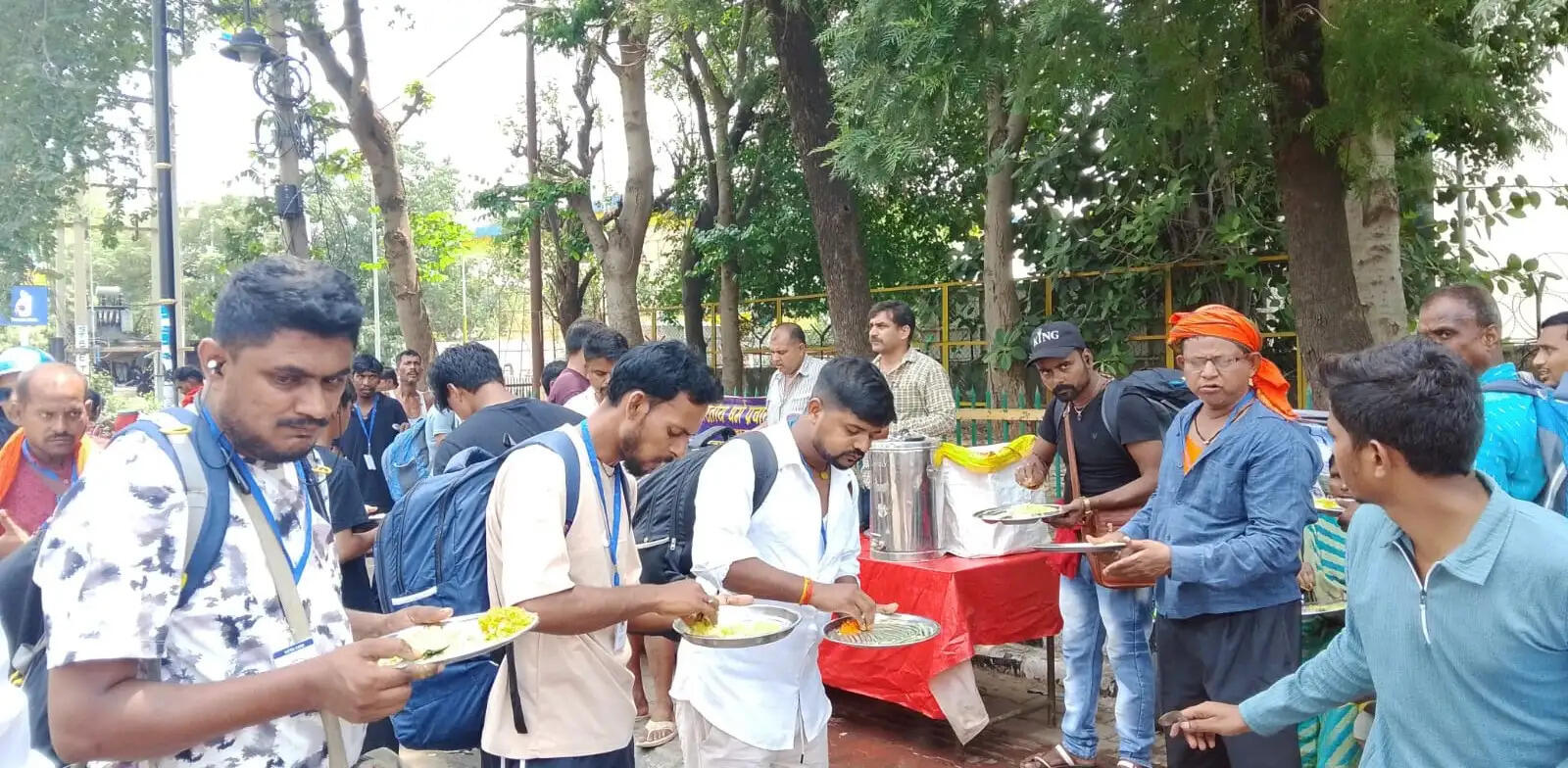 भंडारे में श्रद्धालुओं को उपलब्ध कराई गईं विभिन्न सुविधाएं, बड़ी संख्या में सेवादार रहे मौजूद