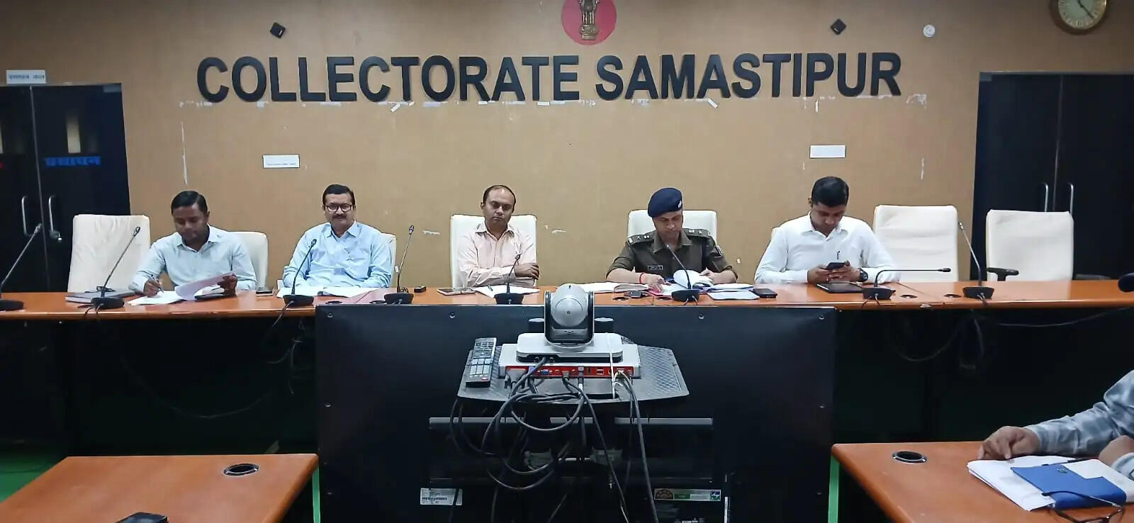 होली पर्व पर विधि-व्यवस्था बनाए रखने हेतु डीएम-एसपी ने दिए सख्त निर्देश