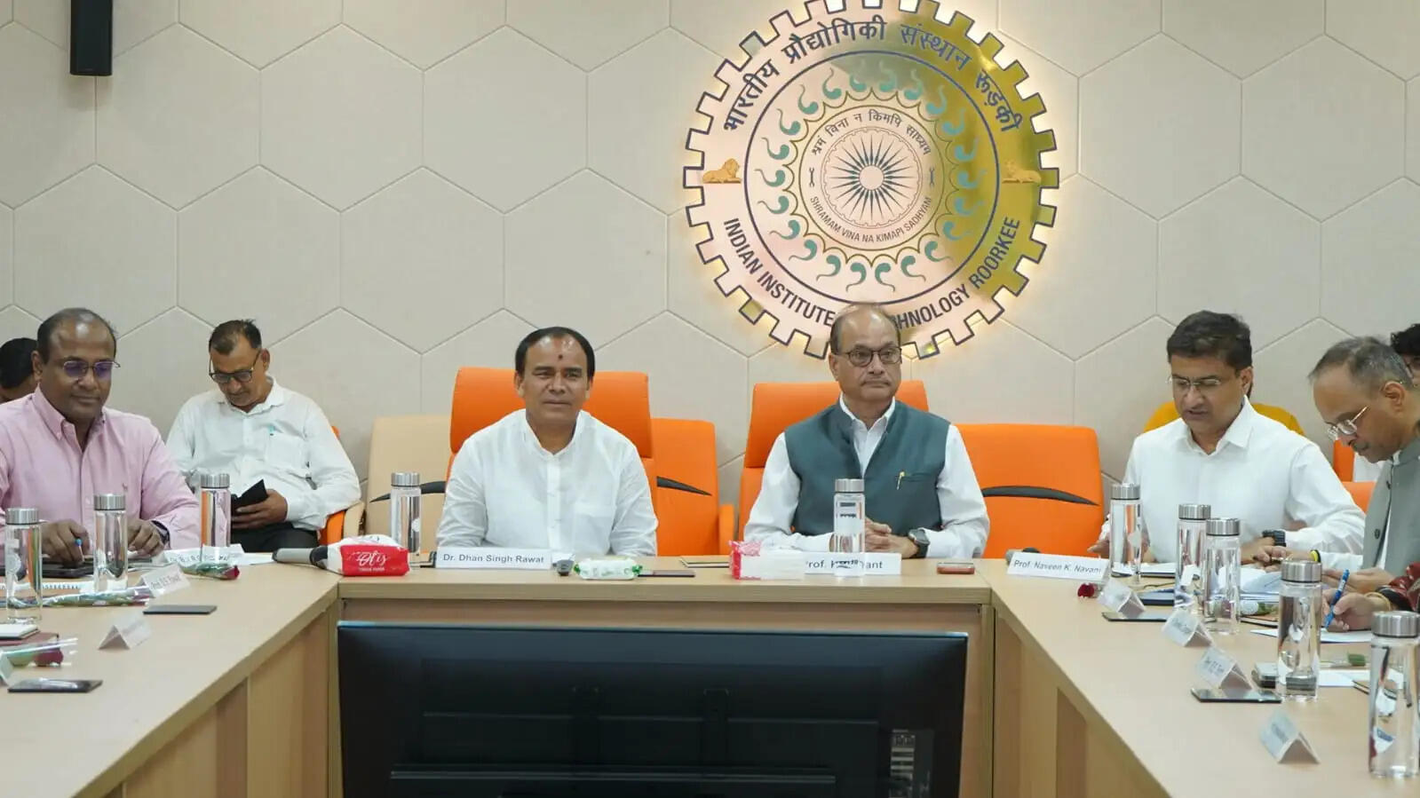 विश्वविद्यालय एनईपी-2020 के क्रियान्वयन के लिए समयबद्ध रोडमैप तैयार करें: धन सिंह रावत