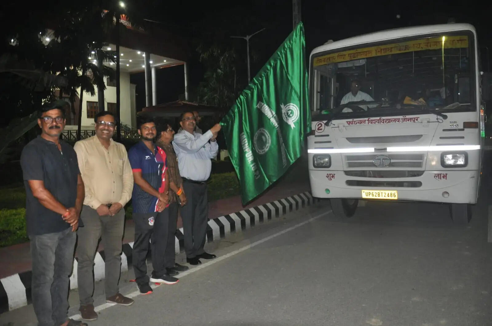 महिला कबड्डी टीम पूर्वी क्षेत्र अंतर विश्वविद्यालय प्रतियोगिता के लिए रवाना