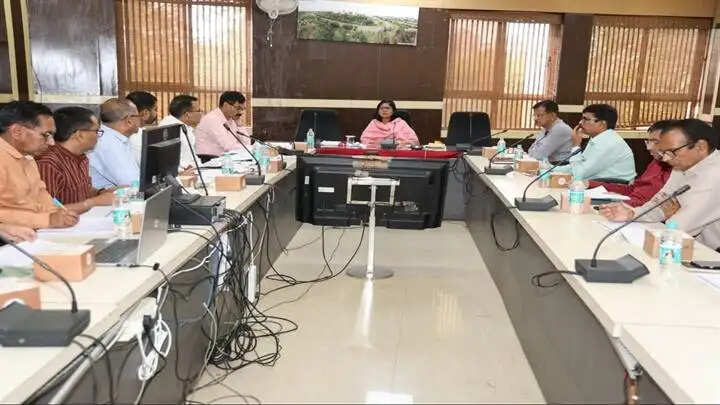 गाइडलाइन ऐसी हो जिससे लोगों पर कम आर्थिक बोझ पड़े और सरकार को उचित राजस्व मिलेः कलेक्टर