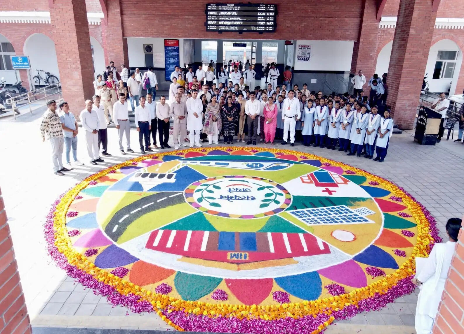 जींद : प्रधानमंत्री के सेवा संकल्प अभियान का रेलवे स्टेशन पर आकर्षक रंगोली के साथ हुआ समापन