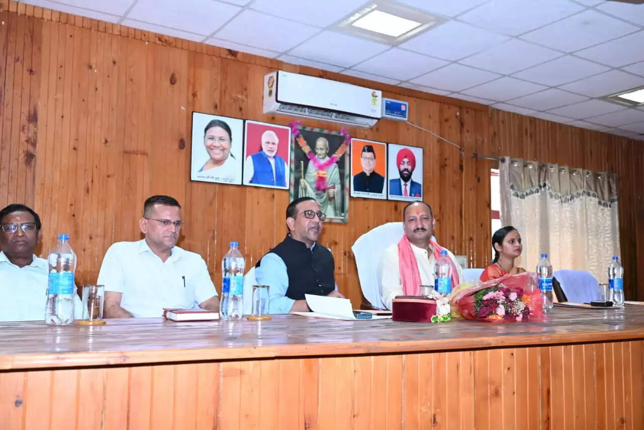 जिला पंचायत उत्तरकाशी की प्रथम बैठक में गांव की समस्याओं पर चर्चा