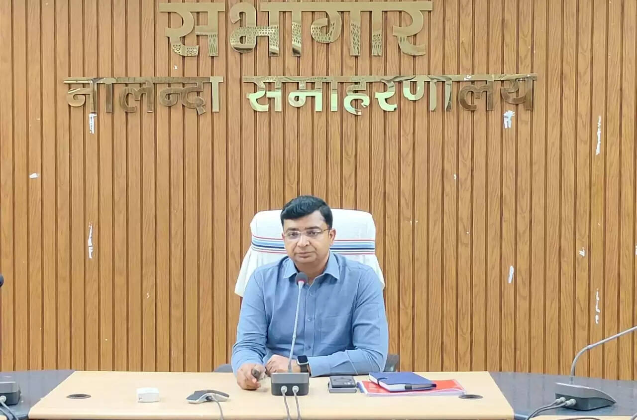 डीएम ने किया स्वास्थ विभाग के कार्यों की समीक्षा