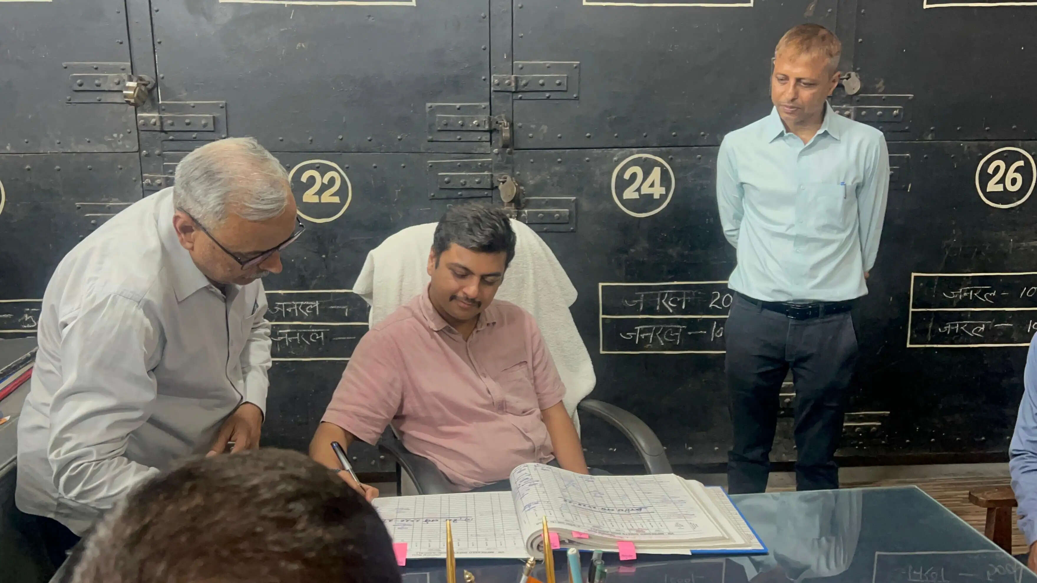 जनपद में सुशासन एवं पारदर्शिता के साथ किया जाएगा कार्य : जिलाधिकारी