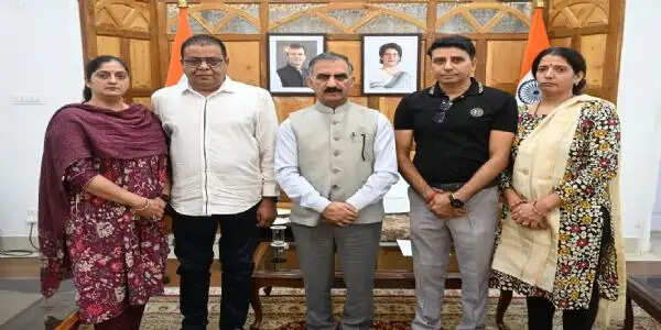 स्ट्रेट ऑफ होर्मुज़ में जान गंवाने वाले युवक का परिवार मुख्यमंत्री से मिला, न्याय की उठाई मांग