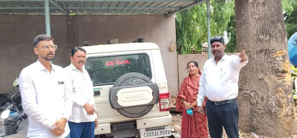 निगम सभापति की गाड़ी वापस लेने पर कांग्रेस पार्षदों ने जताया विरोध