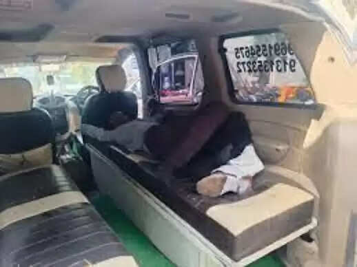 गोवा एक्सप्रेस से गिरकर&nbsp;मजदूर का पैर कटा,&nbsp;ट्रेन में चढ़ने की कोशिश में फिलसा पैर