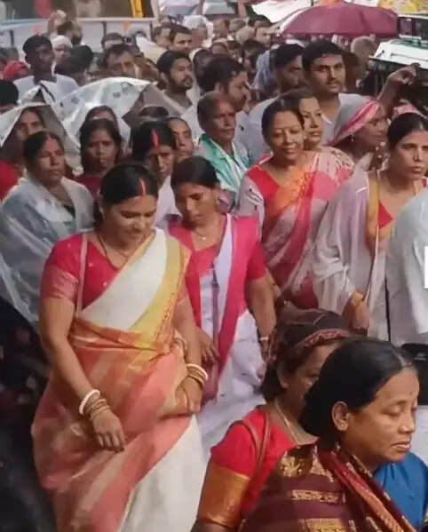 श्री श्री ठाकुर अनुकूलचंद्र के शुभ आगमन दिवस पर निकली भव्य शोभायात्रा