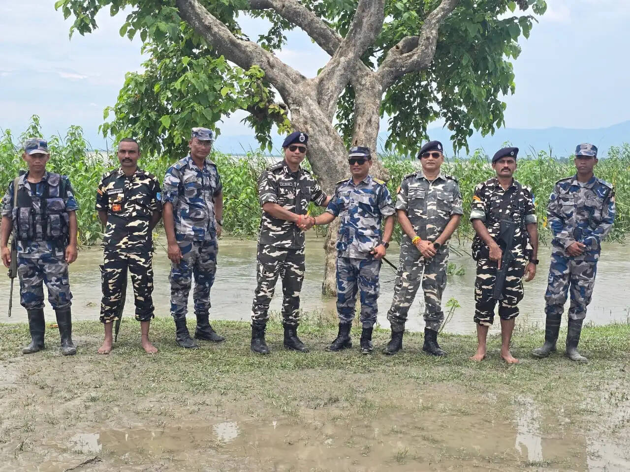 भारत-नेपाल सीमा पर शांति बनाए रखने के लिए एसएसबीएवं एपीएफ नेपाल के वरिष्ठ अधिकारियों की बैठक