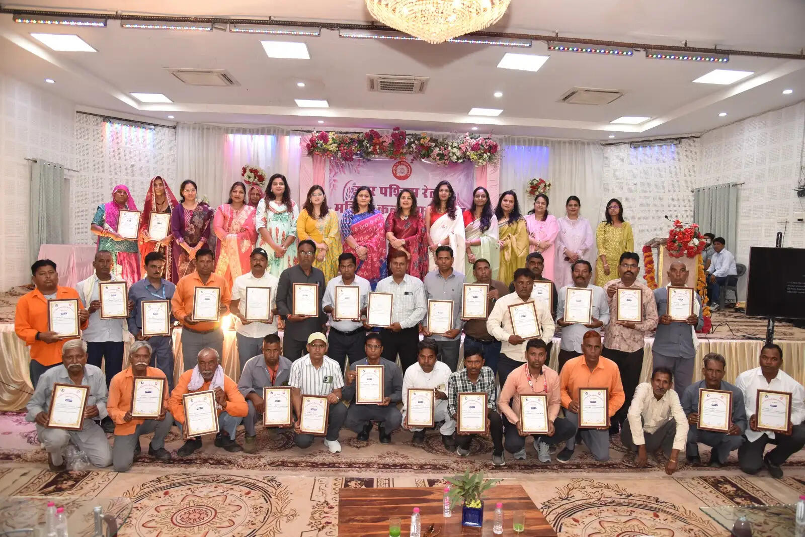 मई दिवस के अवसर पर 34 उत्कृष्ट महिला व पुरुष रेलकर्मी (समूह 'डी) सम्मानित