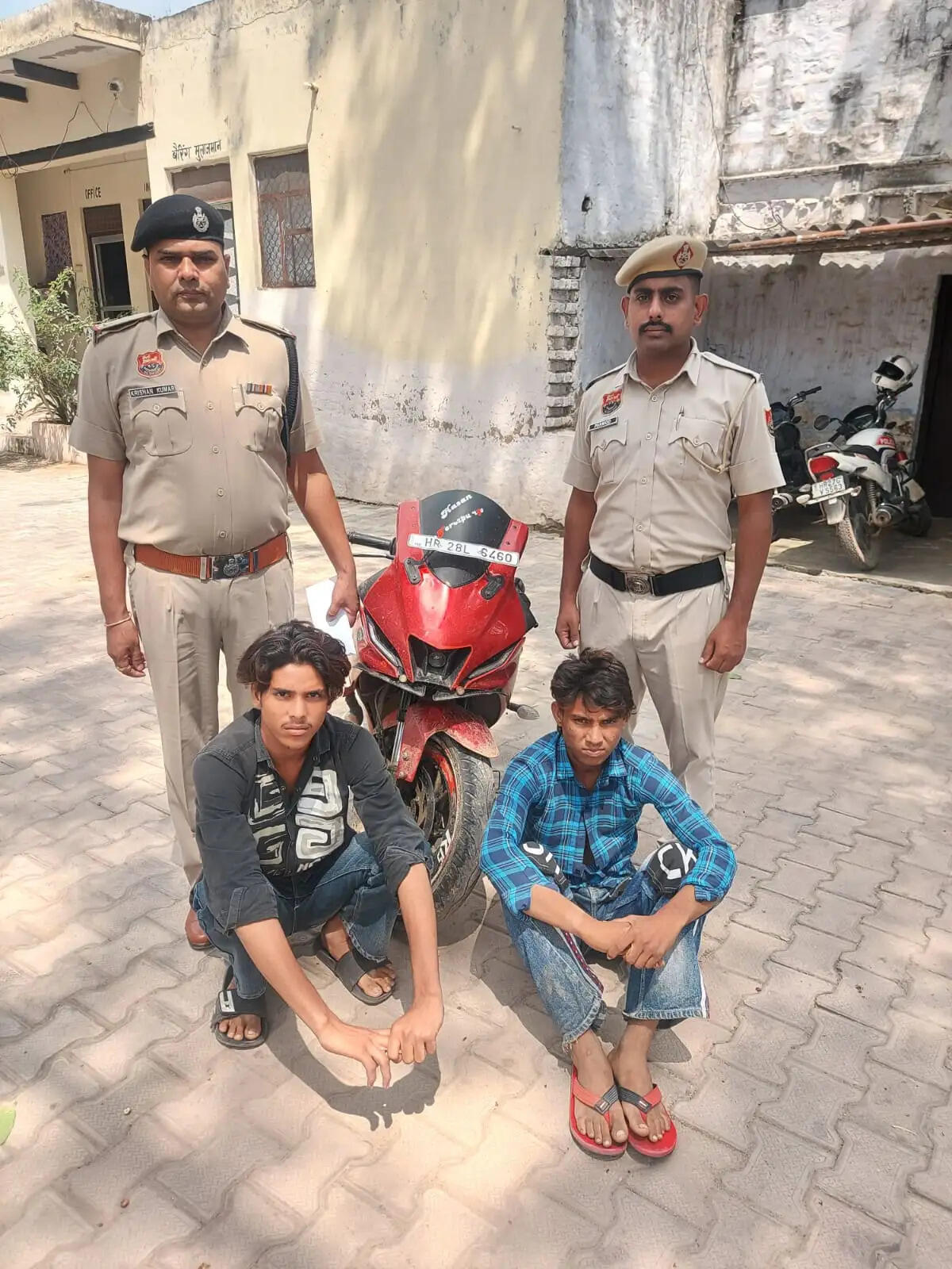 नूंह पुलिस ने पकड़े दो झपटमार, मोबाइल व मोटरसाइकिल बरामद