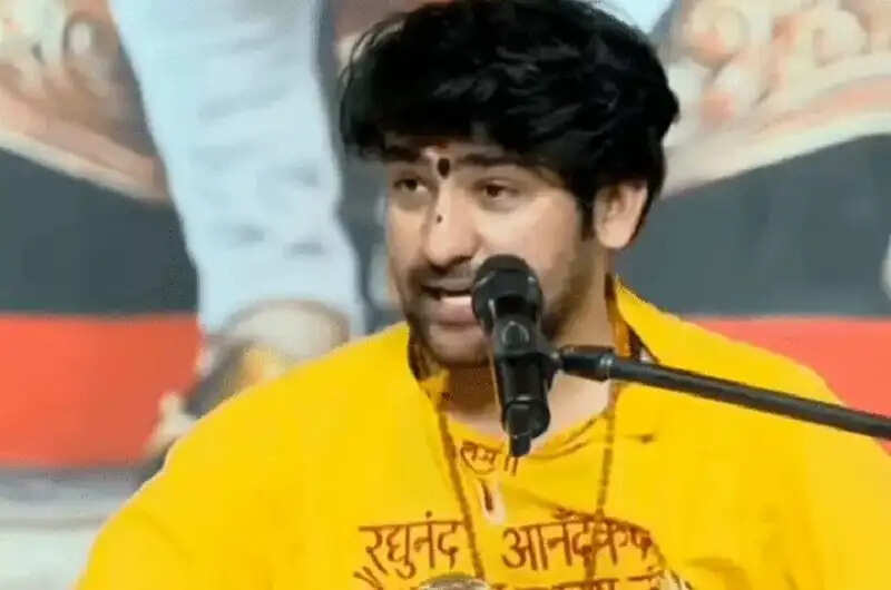 पंडित धीरेन्द्र शास्त्री बोले- बड़े घर की माताएं भी पी रहीं शराब, कांग्रेस ने घेरा