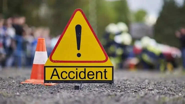 सड़क हादसे में मौत, परिवार ने मांगा एक करोड़ मुआवजा, मोर्चरी के बाहर हंगामा