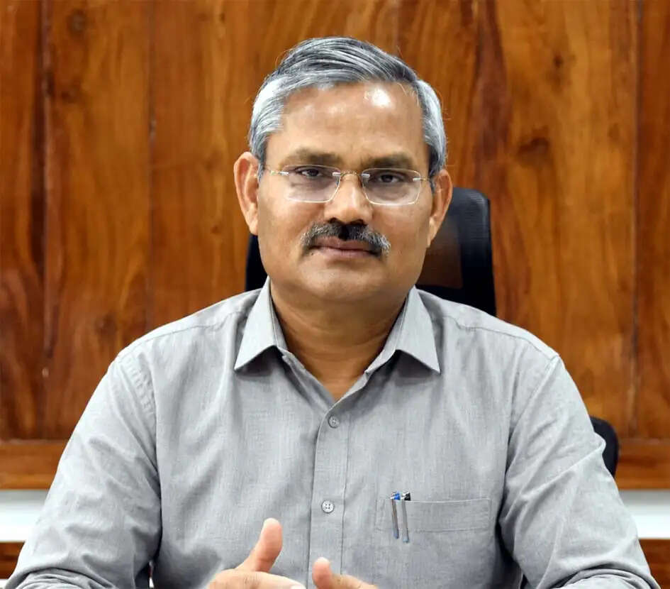 हिसार में डीसी कार्यालय में ग्रुप-डी कर्मचारियों के लिए वर्दी अनिवार्य, बिना नेम प्लेट ड्यूटी पर मिले तो होगी कार्रवाई