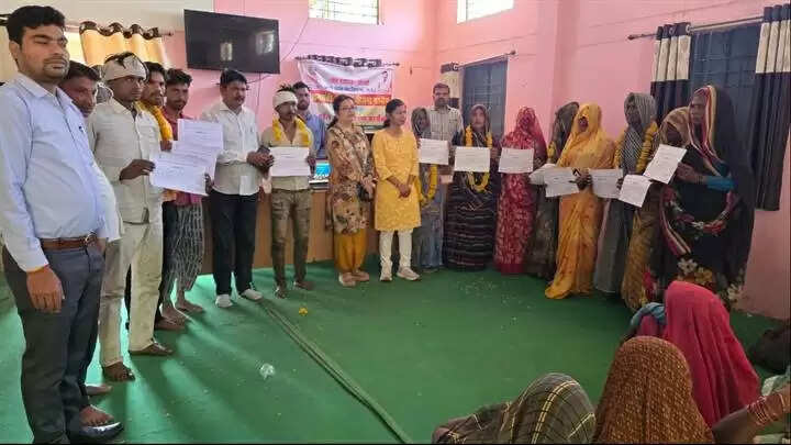 ग्वालियरः पंचायती राज दिवस पर जिले के एक हजार हितग्राहियों को मिले आवास स्वीकृति पत्र