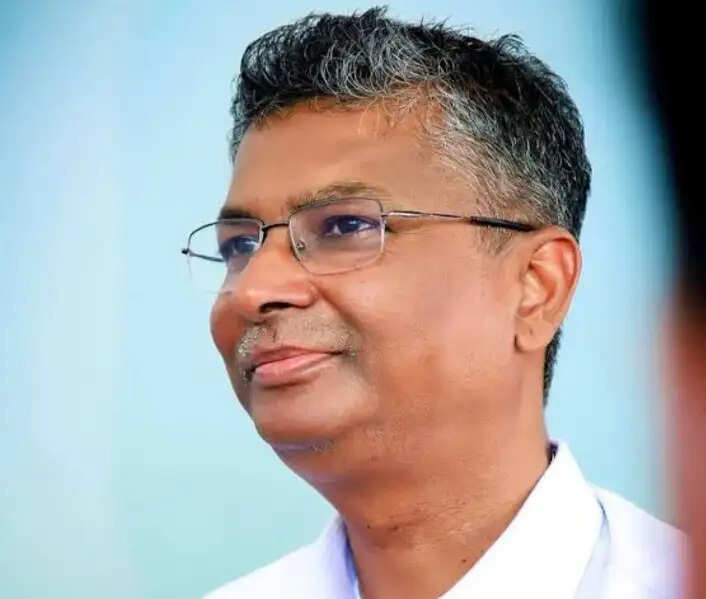 कर्नाटक के मंत्री सतीश जारकीहोली के ठिकानों पर ईडी की छापेमारी