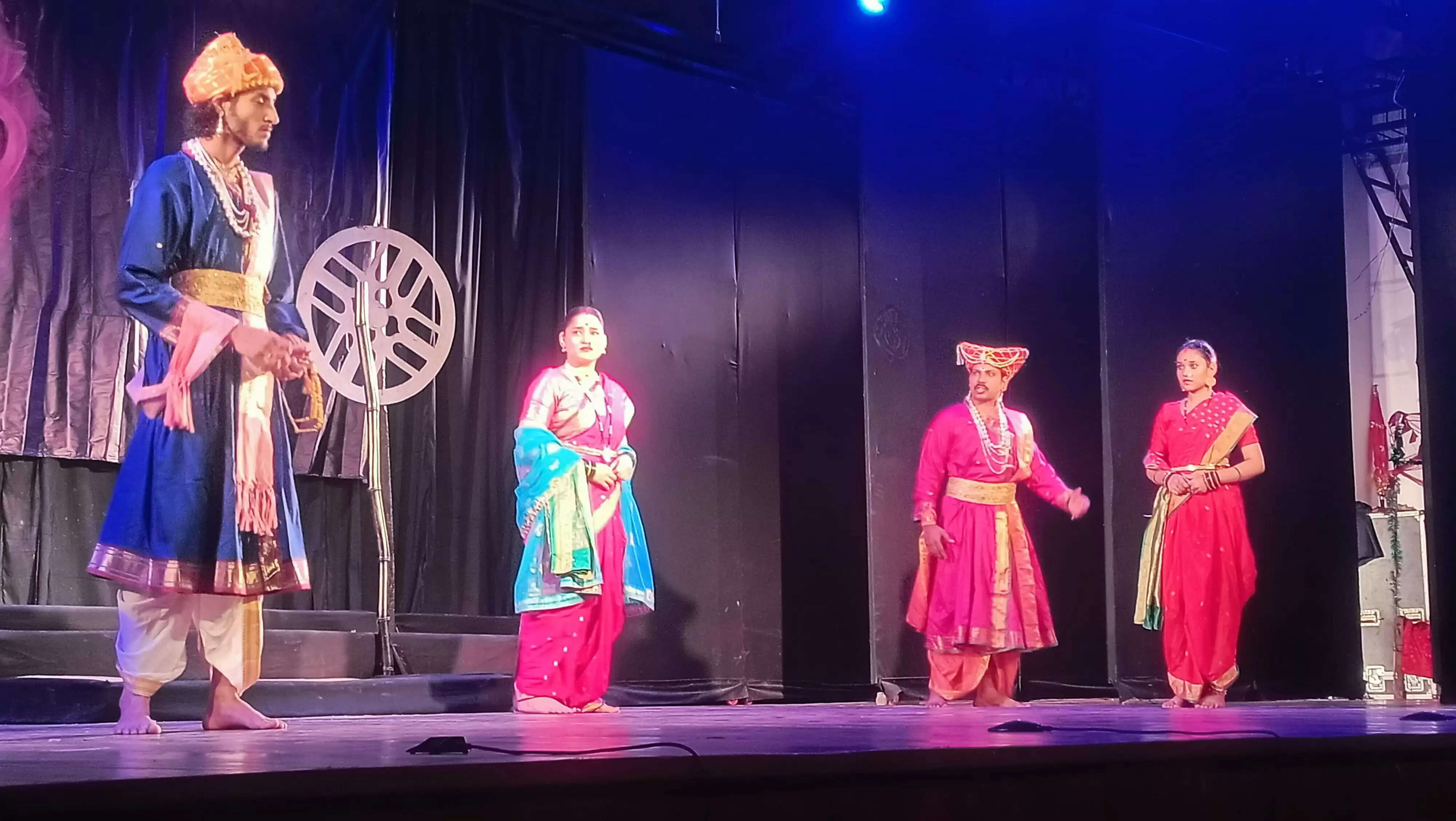 विश्व संवाद केन्द्र की पहल पर लेकसिटी में हुई 'पुण्यश्लोक' नाट्य प्रस्तुति