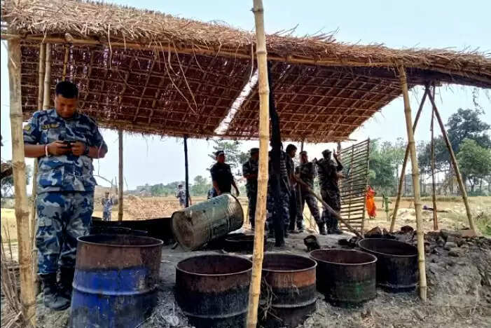 नेपाल-भारत सीमा पर दसगजा में बने अतिक्रमण को हटाने का अभियान शुरू