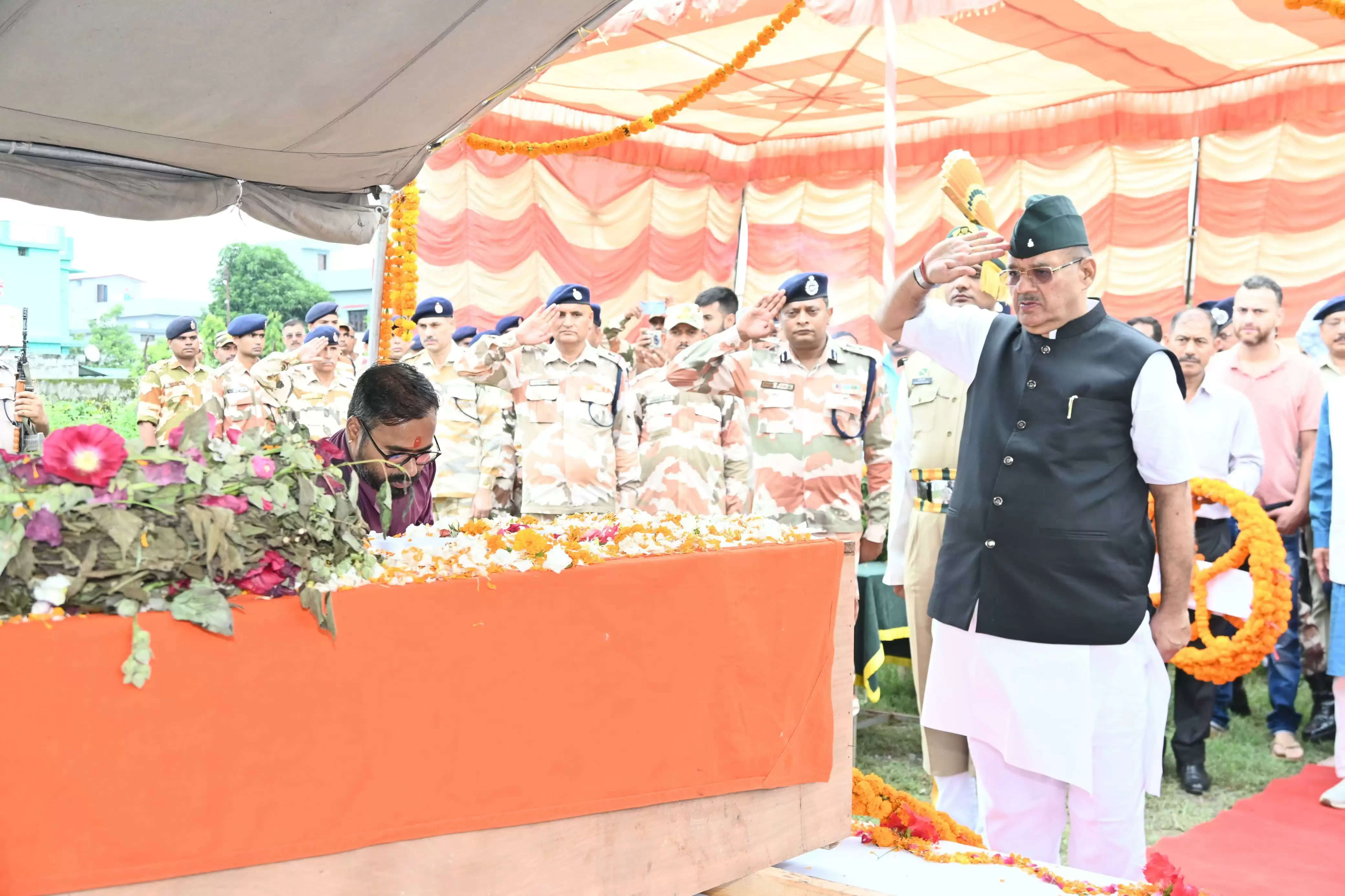 सैनिक कल्याण मंत्री ने शहीद चंद्र मोहन नेगी को श्रद्धांजलि अर्पित की