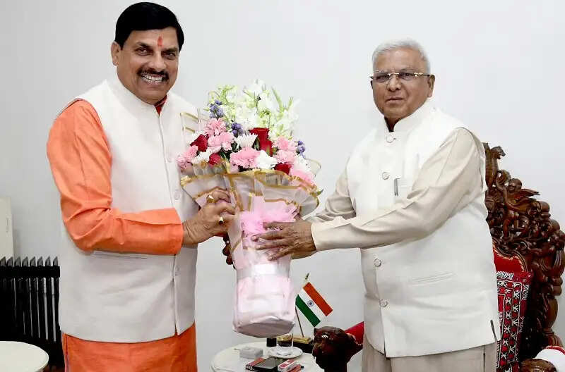 मप्रः राज्यपाल पटेल से मिले मुख्यमंत्री डॉ. यादव, होली की शुभकामनाओं का हुआ आदान-प्रदान