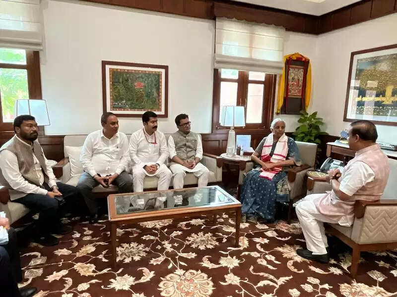असम के मुख्यमंत्री ने नई दिल्ली में केंद्रीय मंत्रियों संग की बैठक