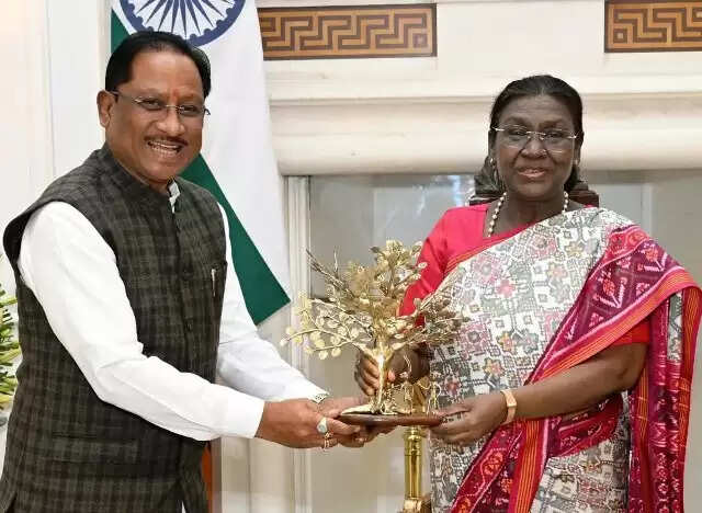 पश्चिम बंगाल के राज्यपाल और छत्तीसगढ़ के मुख्यमंत्री ने राष्ट्रपति से की मुलाकात