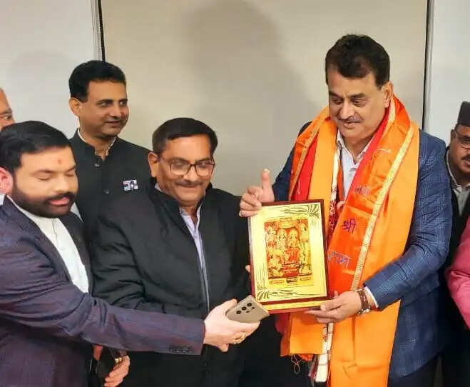 उत्तर प्रदेश सूचना विभाग के निदेशक शिशिर के जन्मदिन पर पत्रकारों ने दी शुभकामनाएं