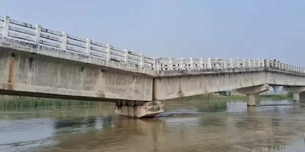 3.82 करोड़ की लागत से बने पुल के धंसने के मामले में पांच सदस्यीय जांच टीम का गठन